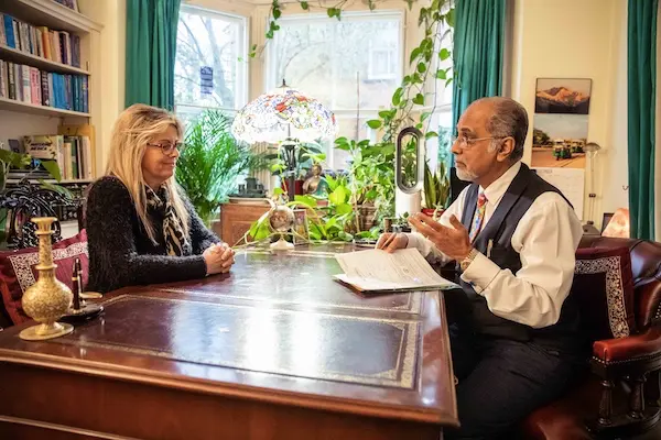 An internationally respected homoeopathy teacher and clinical Homoeopath with an excellent knowledge in Miasmatic Prescribing